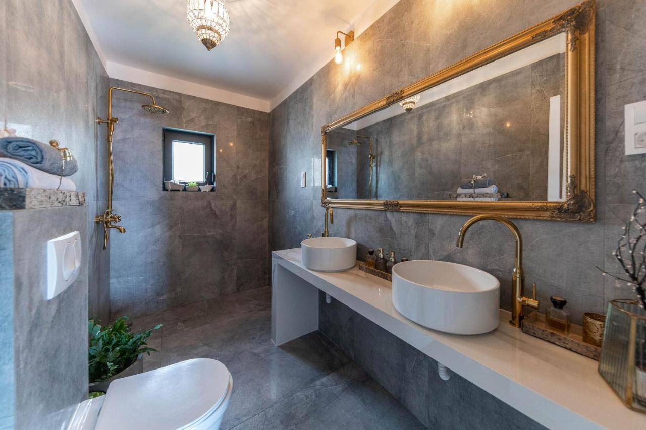 Gloria Luxury Suite Apartment 茨里克韦尼察 外观 照片